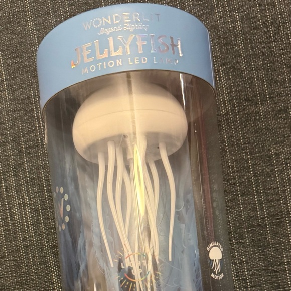 Other - Wonderlit Jellyfish Motion LED Lamp - turns different colors & legs move!